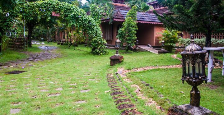 Pagoda Resorts Alappuzha Esterno foto
