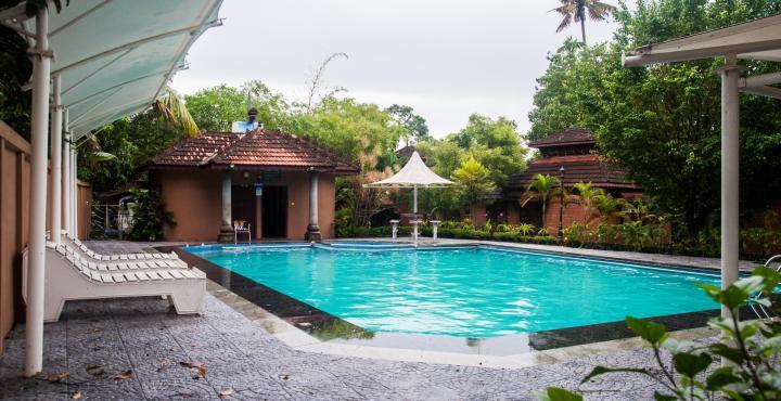 Pagoda Resorts Alappuzha Esterno foto