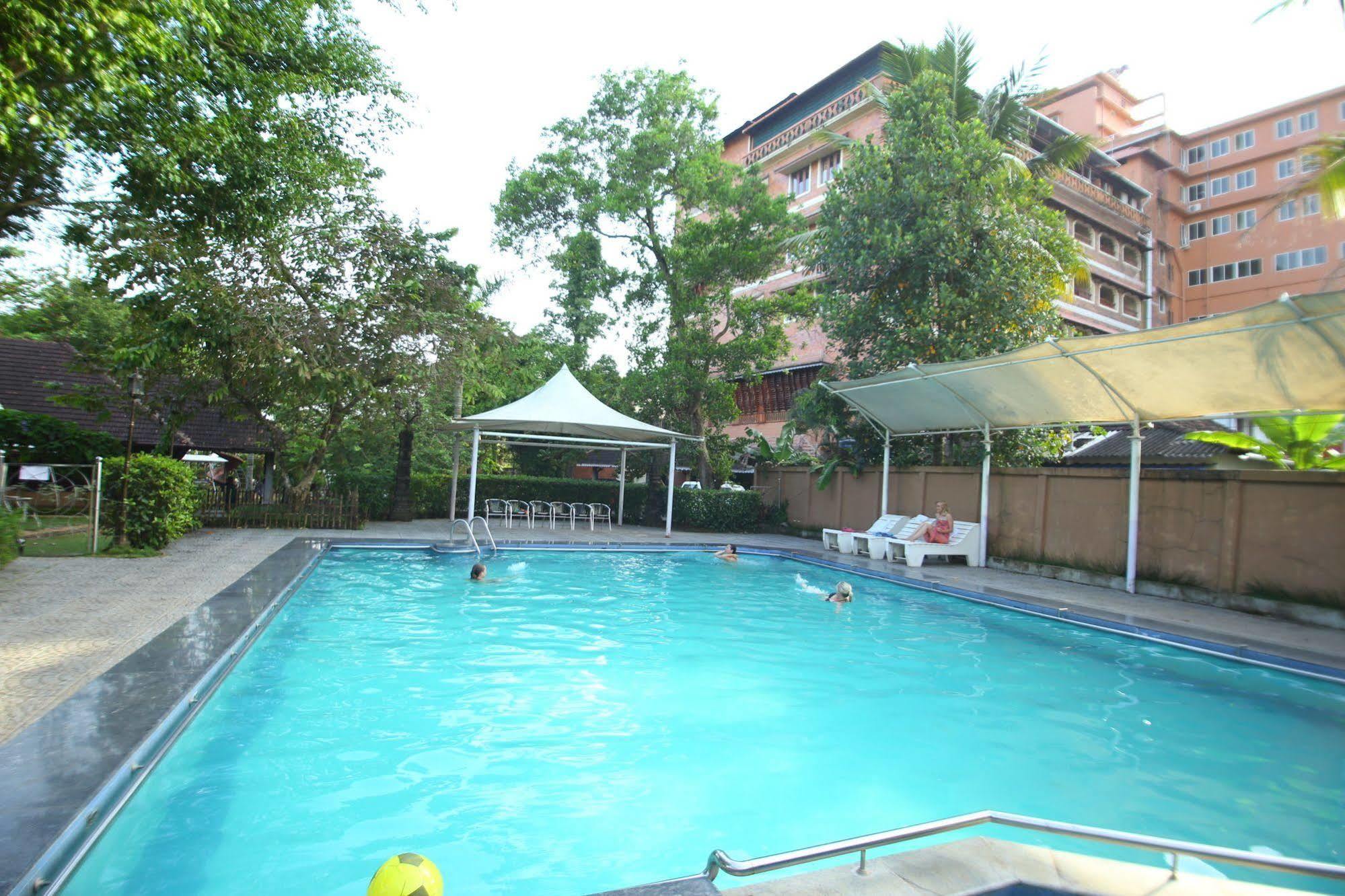 Pagoda Resorts Alappuzha Esterno foto
