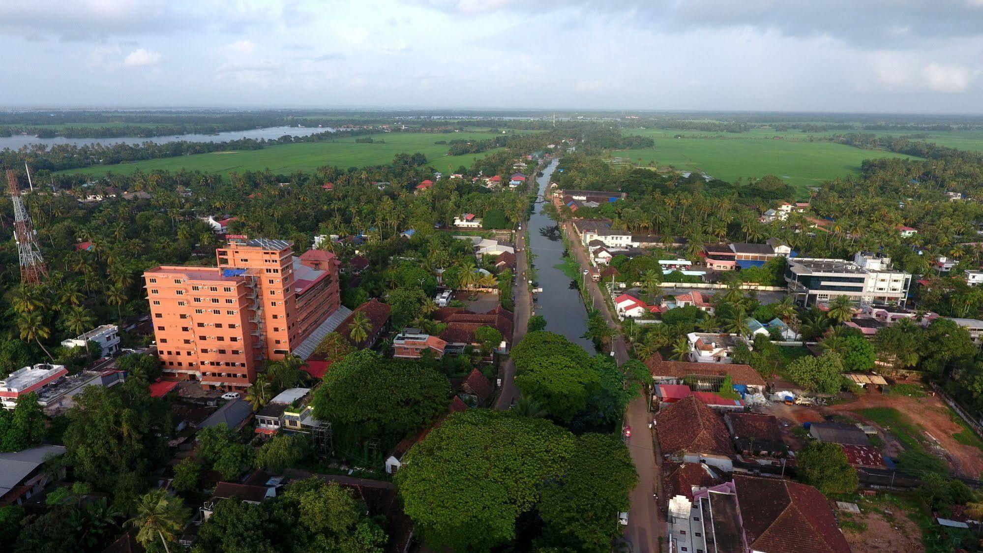 Pagoda Resorts Alappuzha Esterno foto